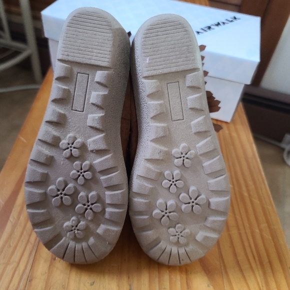 Crazy 8 Brown Moccasin Boots With Pom Poms - Picture 11 of 12